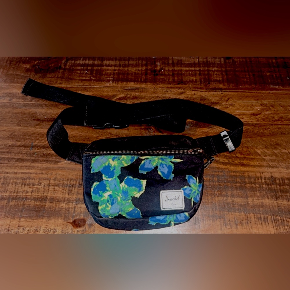 Herschel Supply Co. cross body/fanny pack